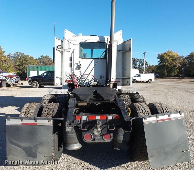 image for item K1073 2007 Freightliner Columbia semi truck