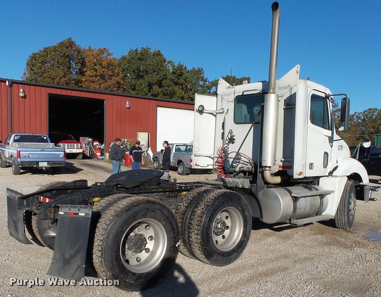 image for item K1073 2007 Freightliner Columbia semi truck