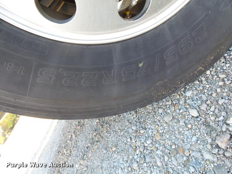 image for item K1073 2007 Freightliner Columbia semi truck