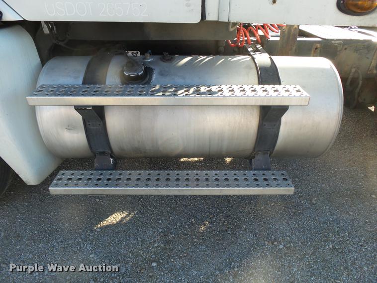 image for item K1073 2007 Freightliner Columbia semi truck