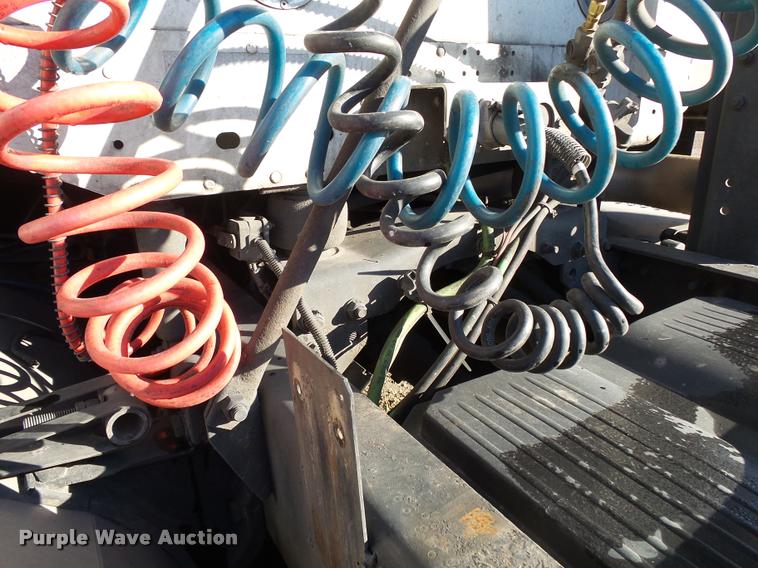 image for item K1073 2007 Freightliner Columbia semi truck