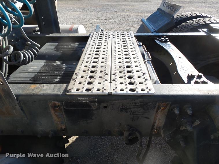 image for item K1073 2007 Freightliner Columbia semi truck