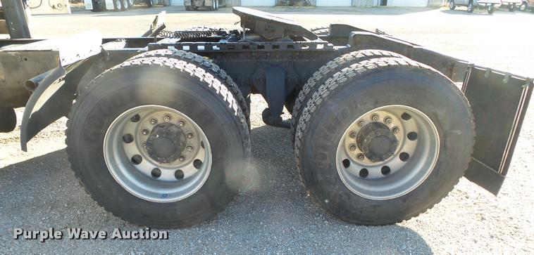 image for item K1073 2007 Freightliner Columbia semi truck