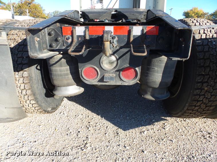 image for item K1073 2007 Freightliner Columbia semi truck