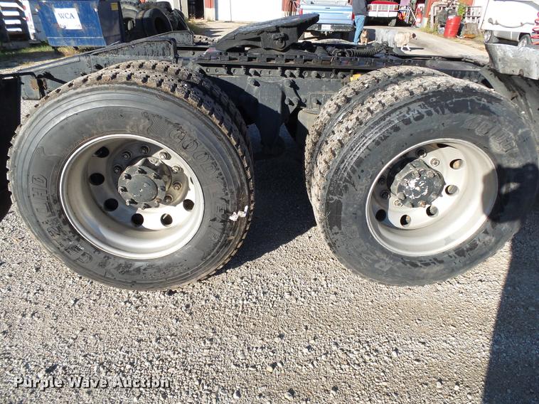 image for item K1073 2007 Freightliner Columbia semi truck