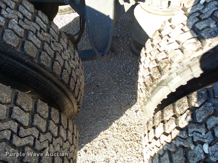 image for item K1073 2007 Freightliner Columbia semi truck