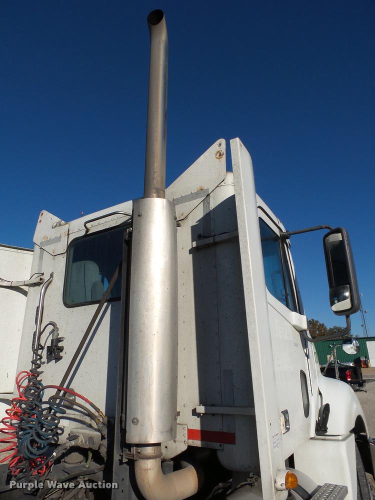 image for item K1073 2007 Freightliner Columbia semi truck