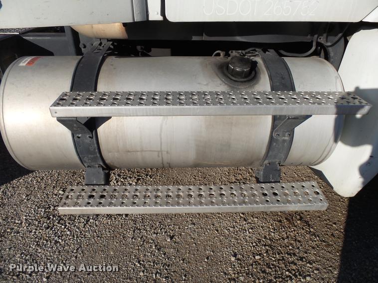 image for item K1073 2007 Freightliner Columbia semi truck