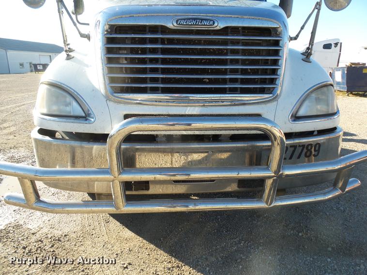 image for item K1073 2007 Freightliner Columbia semi truck