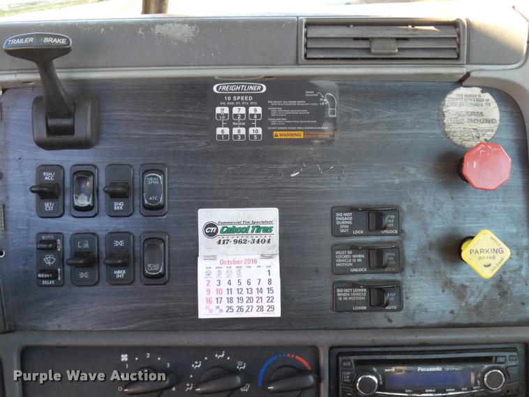 image for item K1073 2007 Freightliner Columbia semi truck