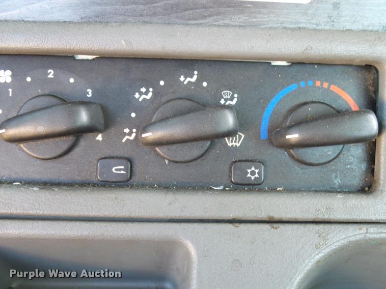 image for item K1073 2007 Freightliner Columbia semi truck