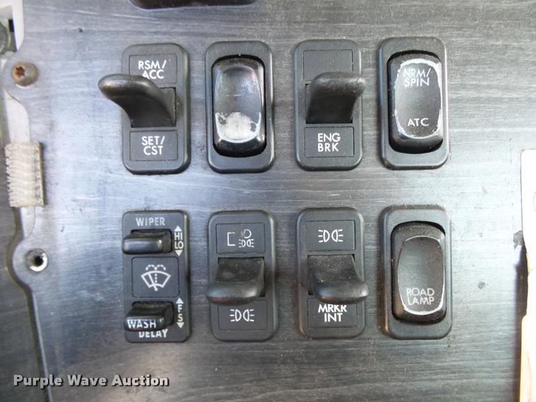 image for item K1073 2007 Freightliner Columbia semi truck