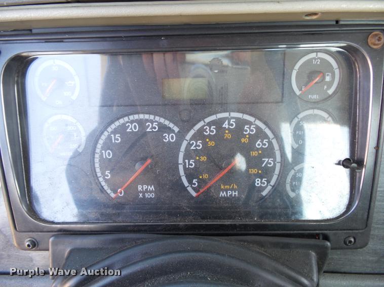 image for item K1073 2007 Freightliner Columbia semi truck