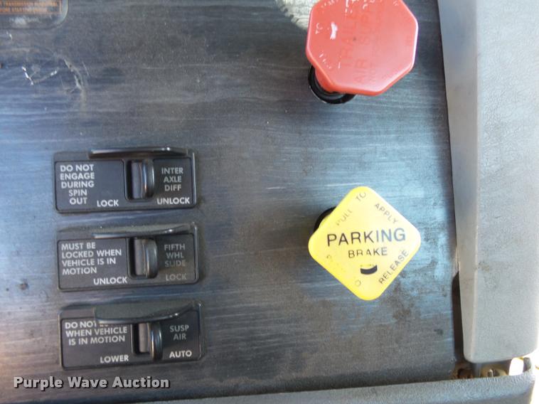 image for item K1073 2007 Freightliner Columbia semi truck