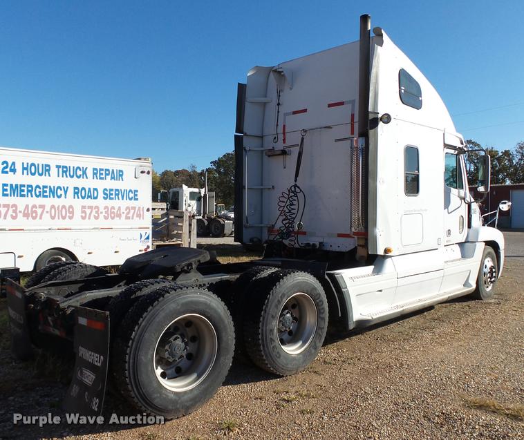 image for item K1074 2001 Freightliner Century Class semi truck