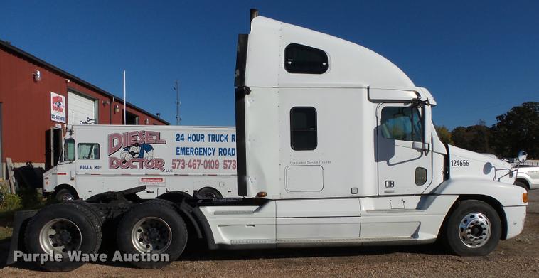 image for item K1074 2001 Freightliner Century Class semi truck