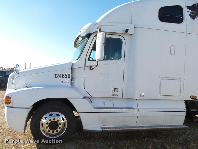 image for item K1074 2001 Freightliner Century Class semi truck