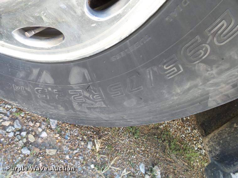 image for item K1074 2001 Freightliner Century Class semi truck