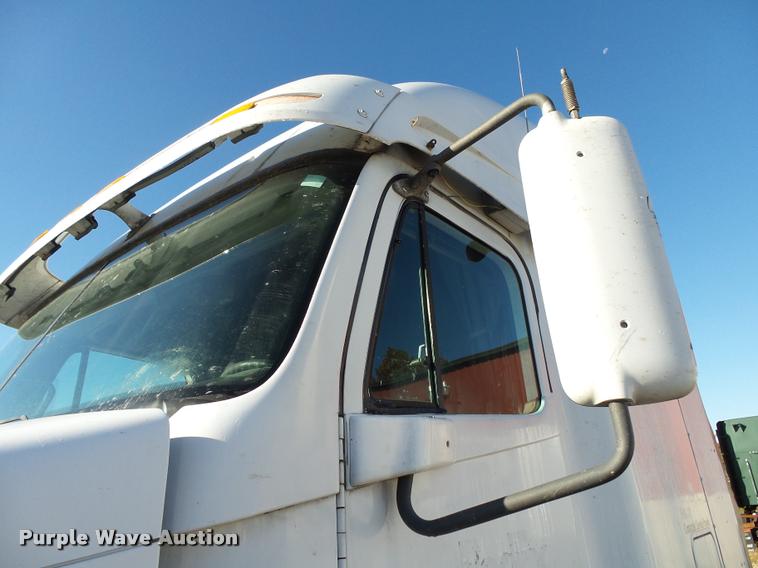 image for item K1074 2001 Freightliner Century Class semi truck