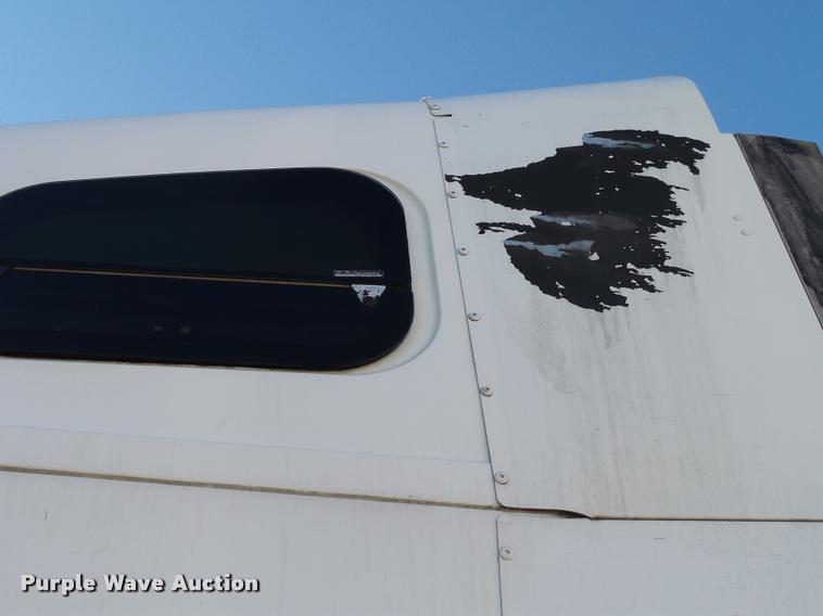 image for item K1074 2001 Freightliner Century Class semi truck