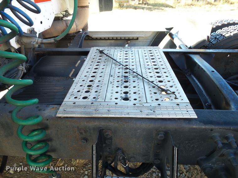 image for item K1074 2001 Freightliner Century Class semi truck