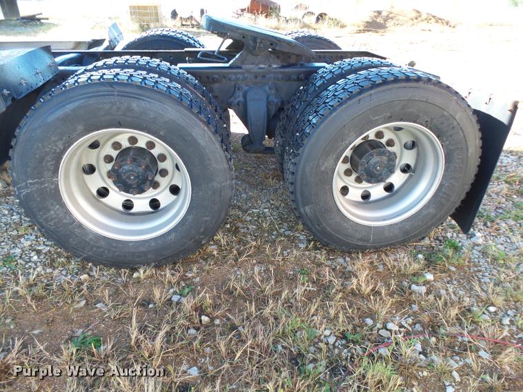 image for item K1074 2001 Freightliner Century Class semi truck