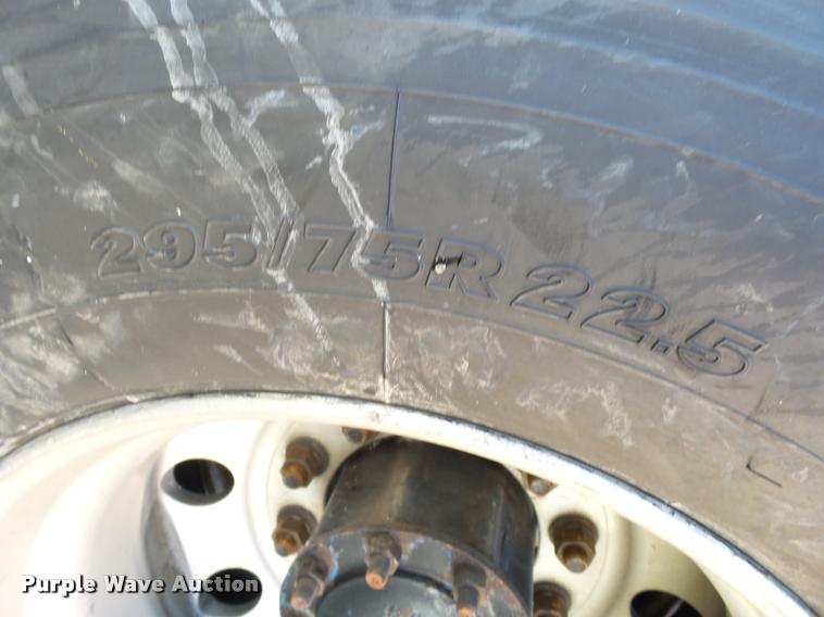 image for item K1074 2001 Freightliner Century Class semi truck