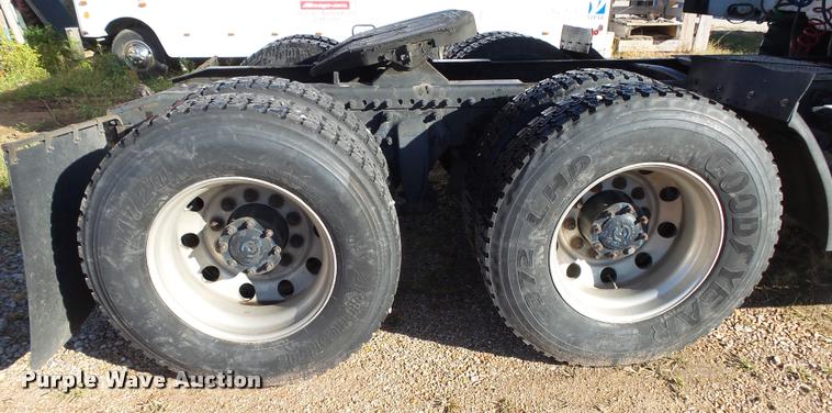 image for item K1074 2001 Freightliner Century Class semi truck