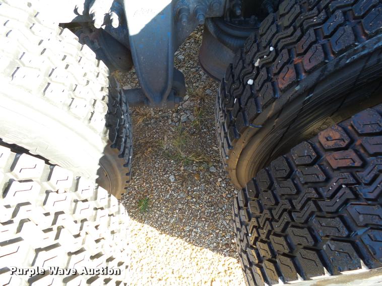 image for item K1074 2001 Freightliner Century Class semi truck