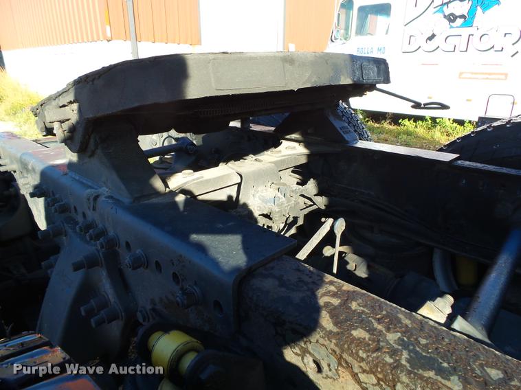 image for item K1074 2001 Freightliner Century Class semi truck