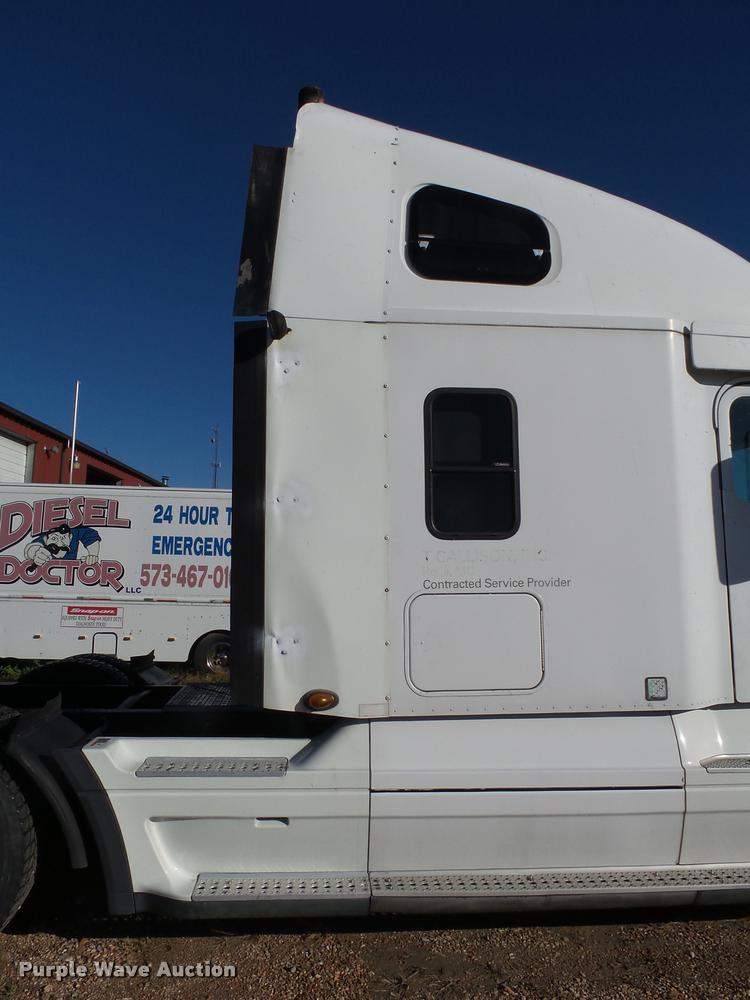 image for item K1074 2001 Freightliner Century Class semi truck