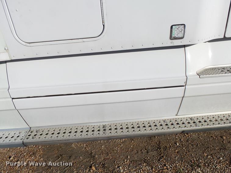 image for item K1074 2001 Freightliner Century Class semi truck