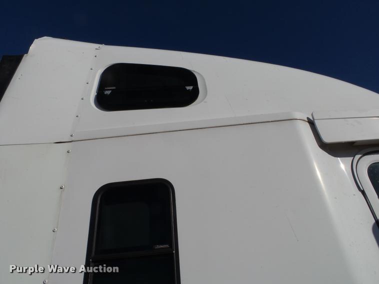 image for item K1074 2001 Freightliner Century Class semi truck