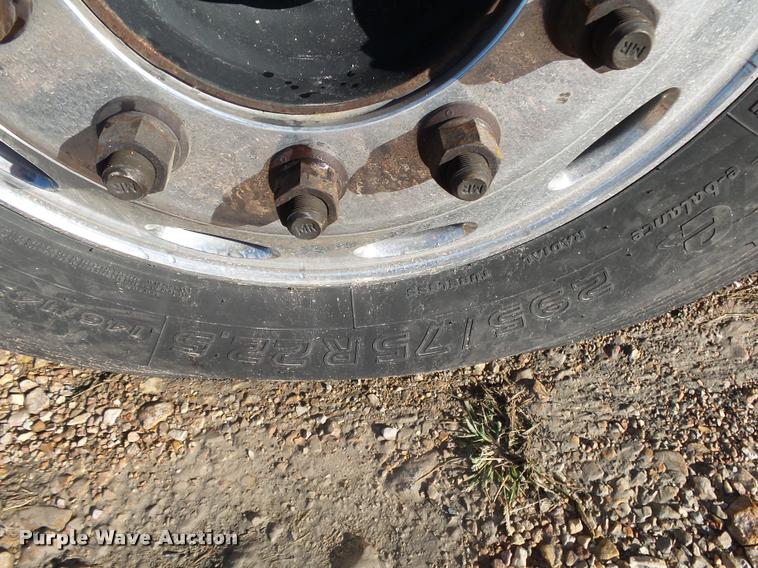 image for item K1074 2001 Freightliner Century Class semi truck