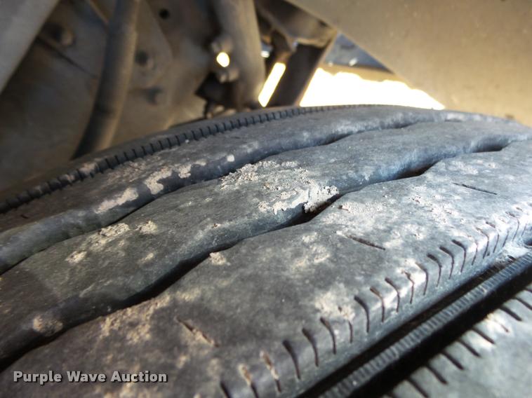 image for item K1074 2001 Freightliner Century Class semi truck