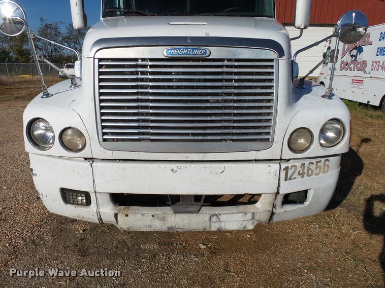 image for item K1074 2001 Freightliner Century Class semi truck