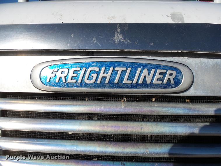image for item K1074 2001 Freightliner Century Class semi truck