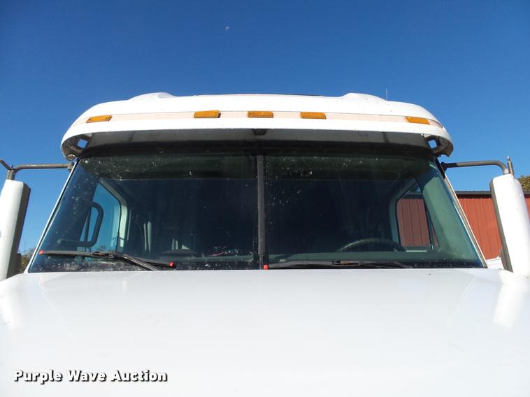 image for item K1074 2001 Freightliner Century Class semi truck