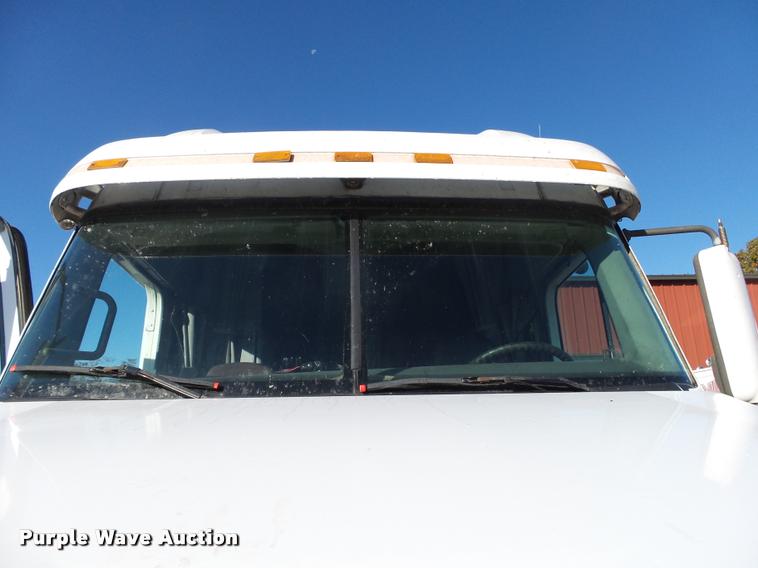 image for item K1074 2001 Freightliner Century Class semi truck