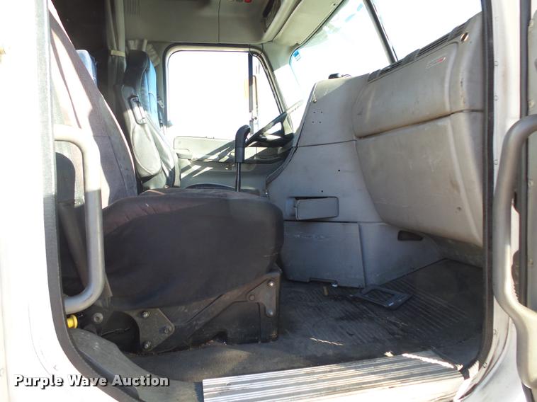 image for item K1074 2001 Freightliner Century Class semi truck