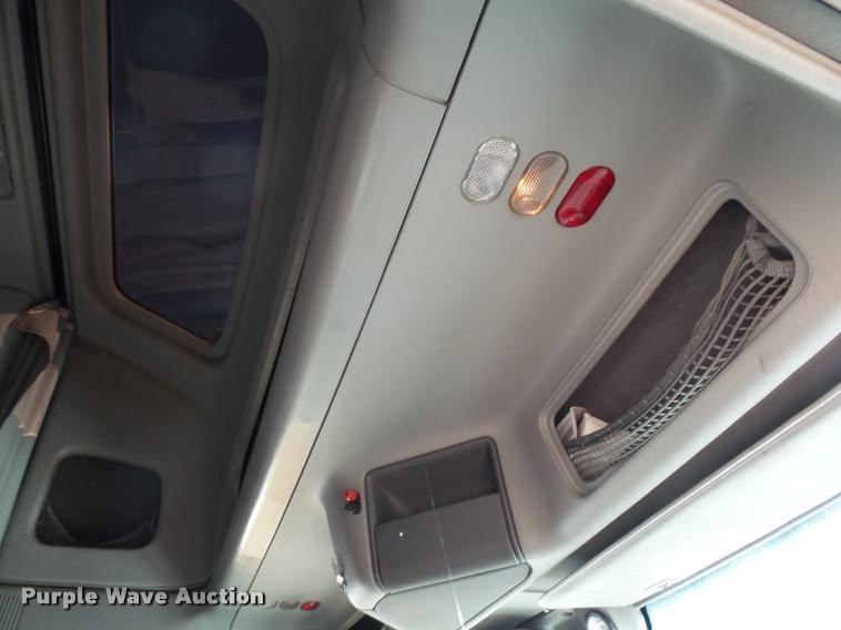 image for item K1074 2001 Freightliner Century Class semi truck