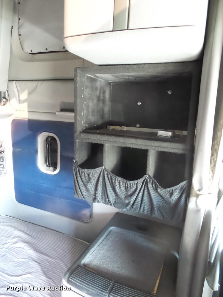 image for item K1074 2001 Freightliner Century Class semi truck