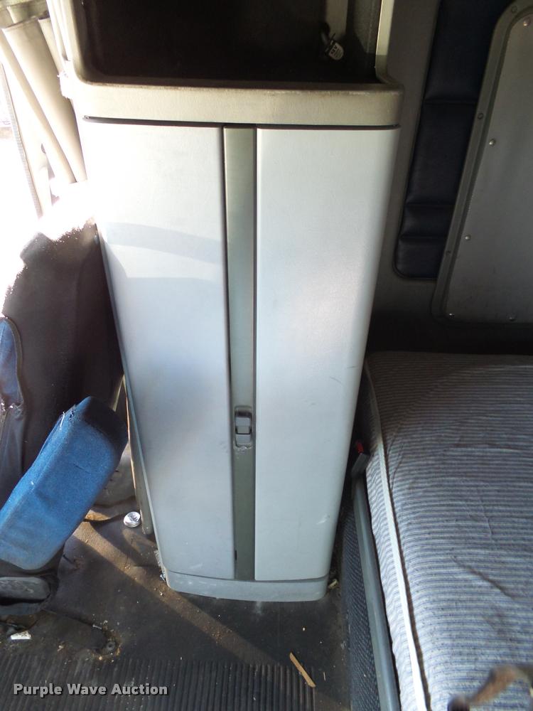 image for item K1074 2001 Freightliner Century Class semi truck