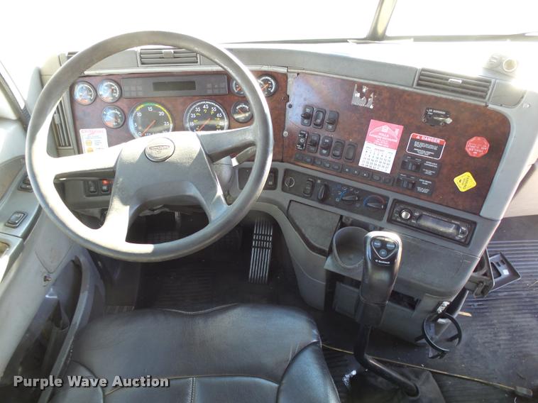 image for item K1074 2001 Freightliner Century Class semi truck