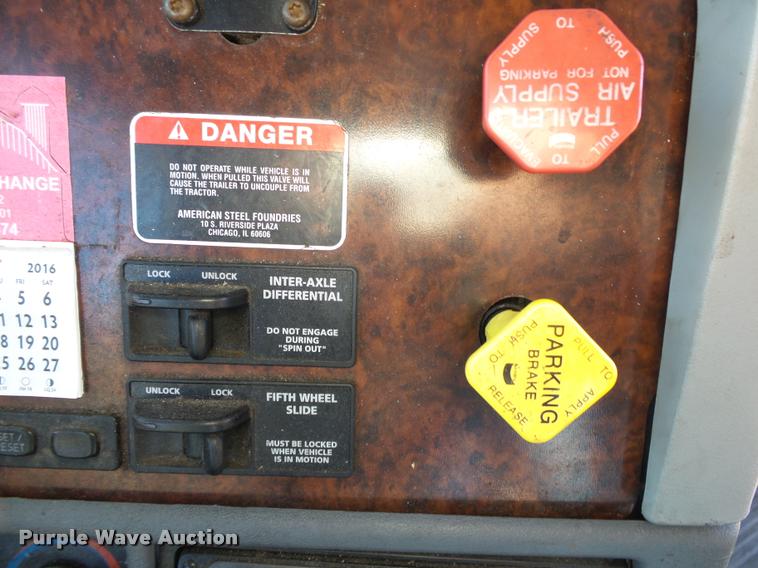 image for item K1074 2001 Freightliner Century Class semi truck