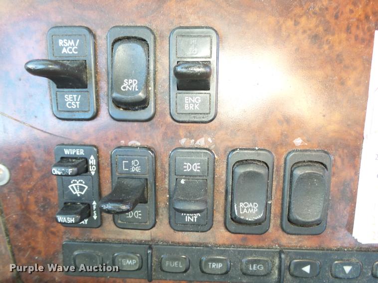 image for item K1074 2001 Freightliner Century Class semi truck