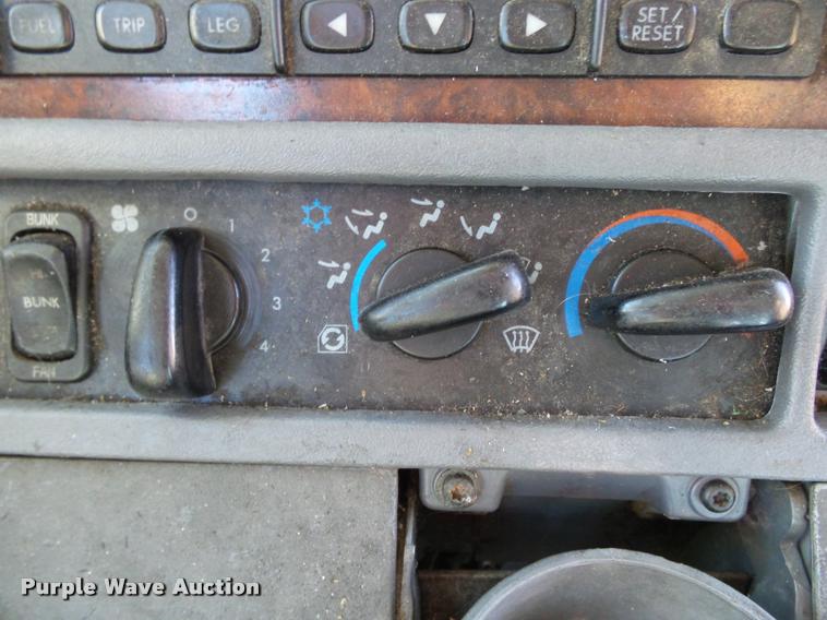 image for item K1074 2001 Freightliner Century Class semi truck