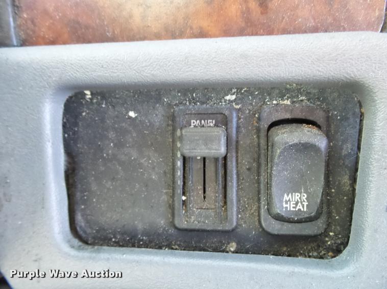 image for item K1074 2001 Freightliner Century Class semi truck