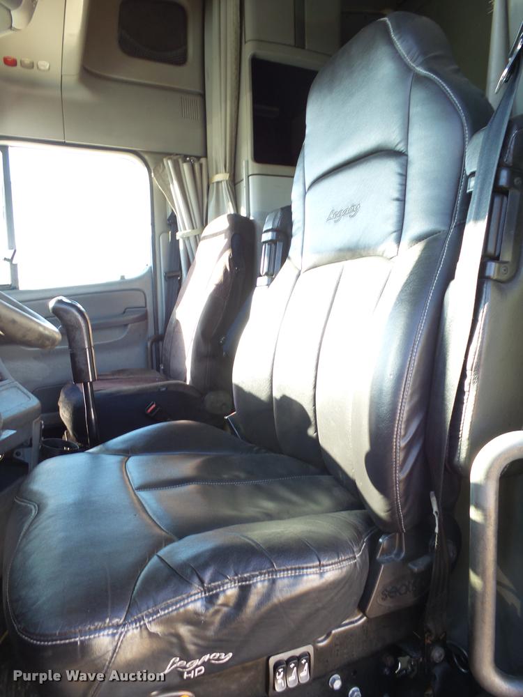 image for item K1074 2001 Freightliner Century Class semi truck