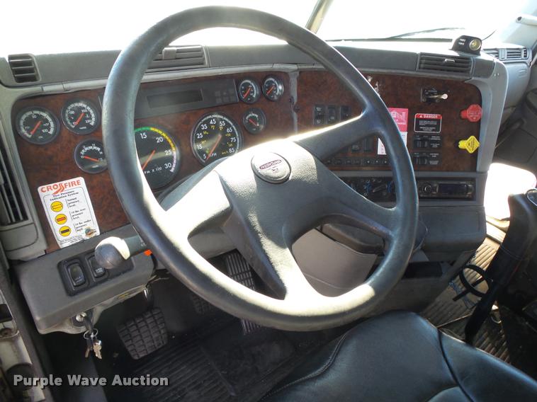 image for item K1074 2001 Freightliner Century Class semi truck